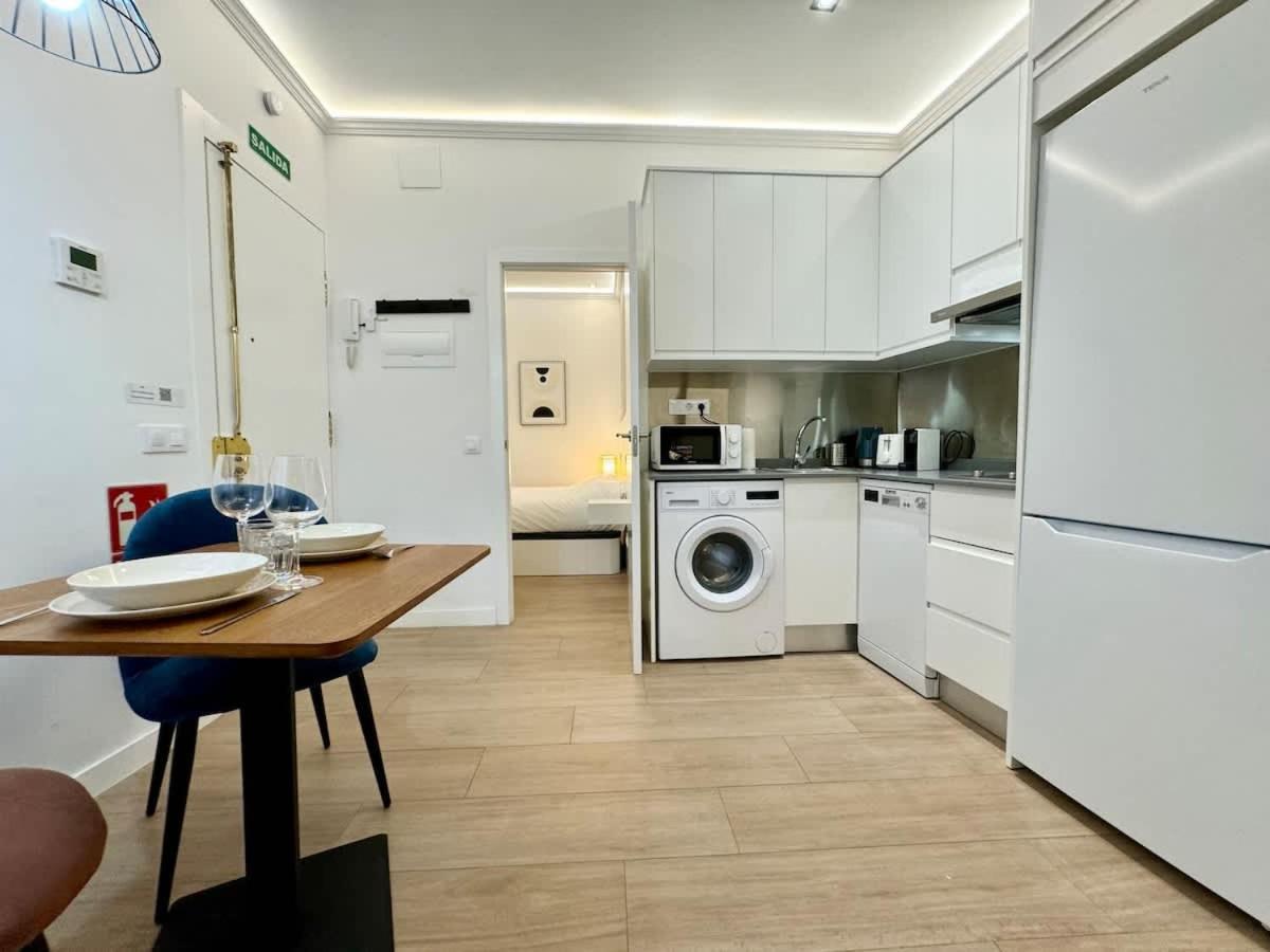 Plaza Mayor Cozy Private Apartment With Ac Madrid Luaran gambar