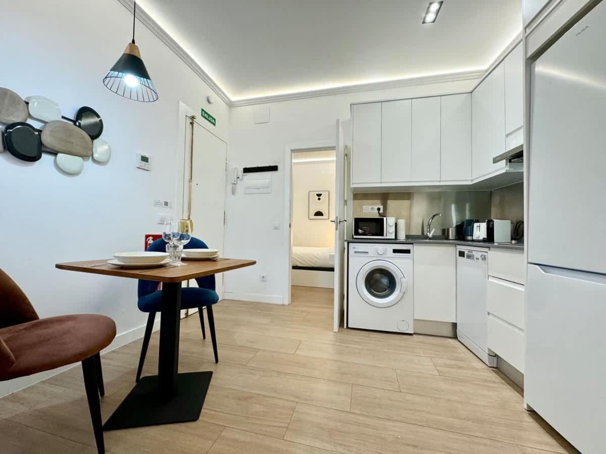 Plaza Mayor Cozy Private Apartment With Ac Madrid Luaran gambar
